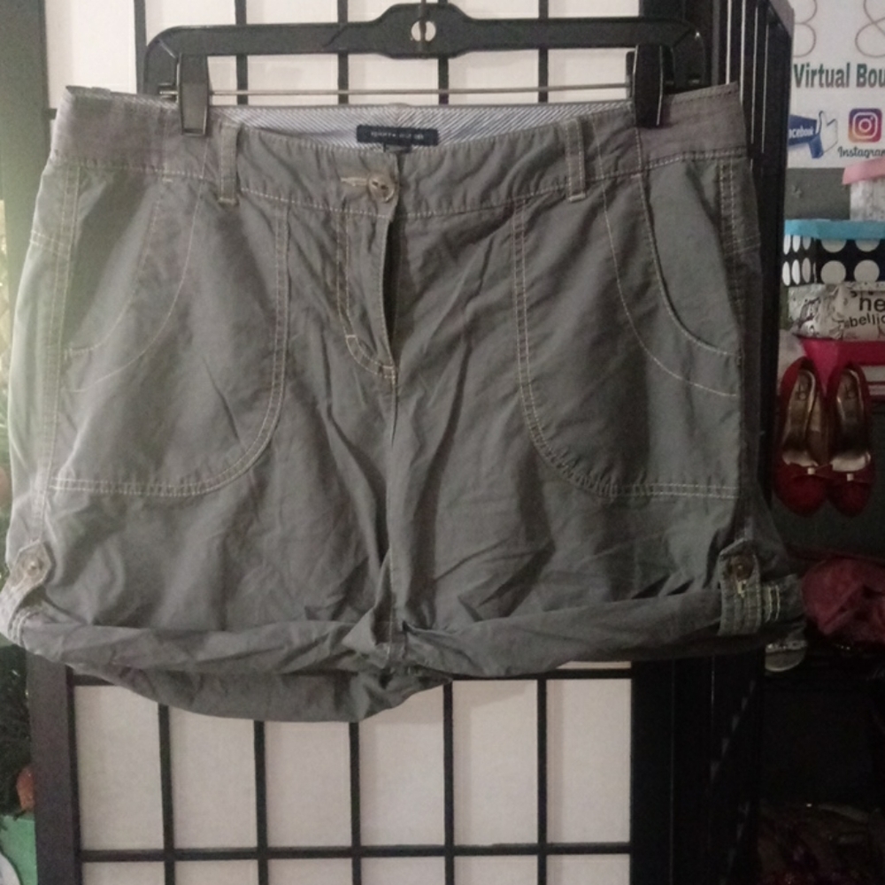 Tommy Hilfiger gray shorts pants sz 8